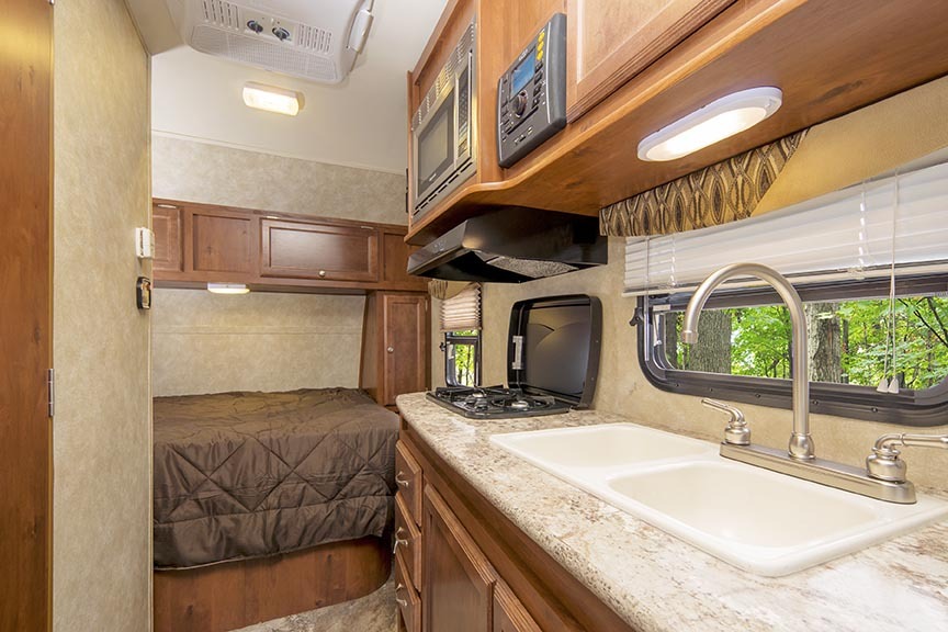 Gulf Stream Vista Cruiser 17RWD Image