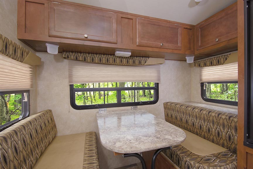 Gulf Stream Vista Cruiser 17RWD Image