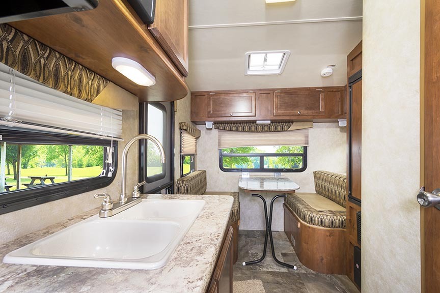 Gulf Stream Vista Cruiser 17RWD Image