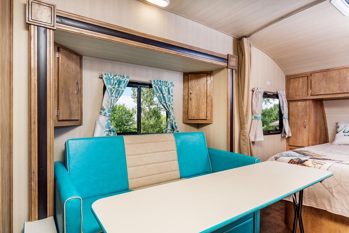 Gulf Stream Vintage Cruiser 19CSK Image