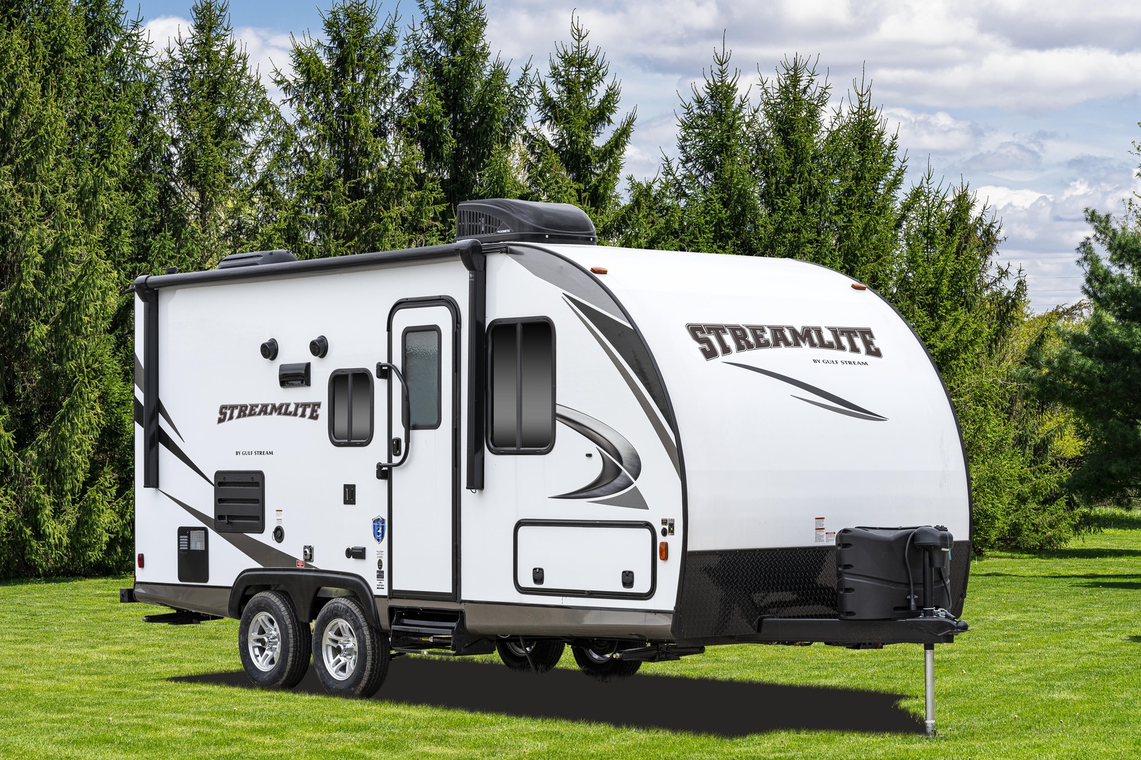 who makes gulfstream travel trailers