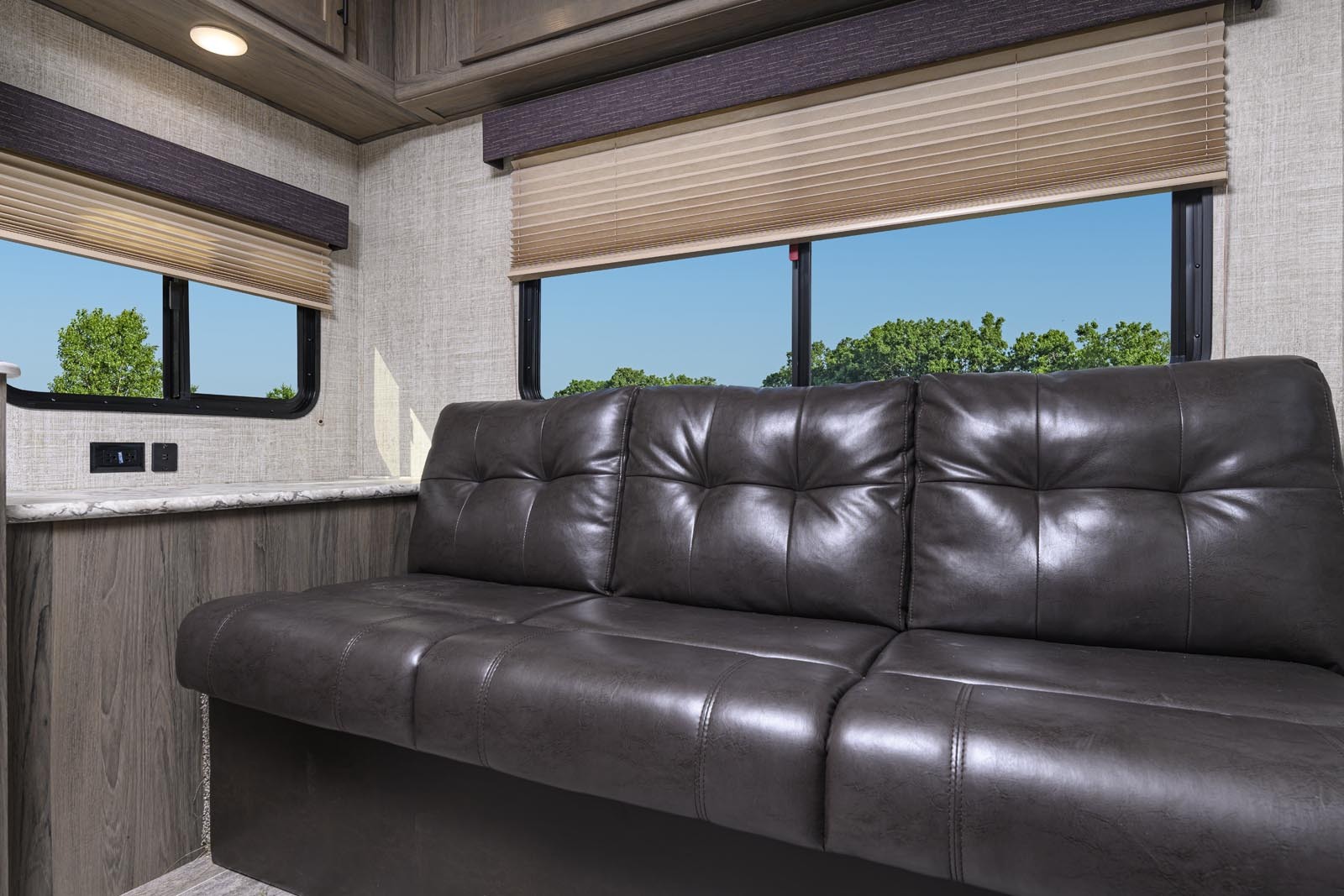 Gulf Stream Kingsport Lite 236RL Image