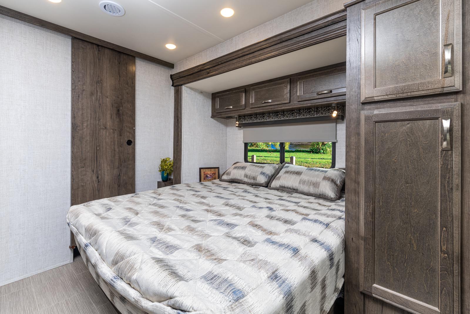Gulf Stream Conquest Class C 6250 Image