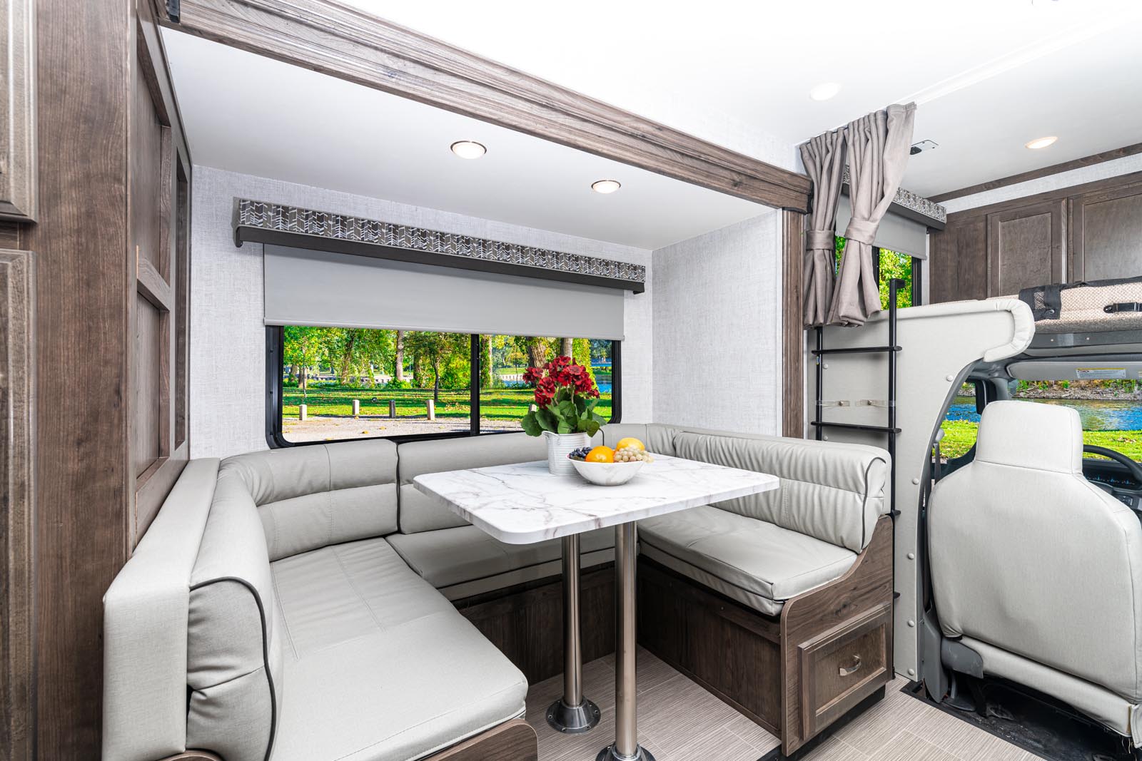 Gulf Stream Conquest Class C 6250 Image