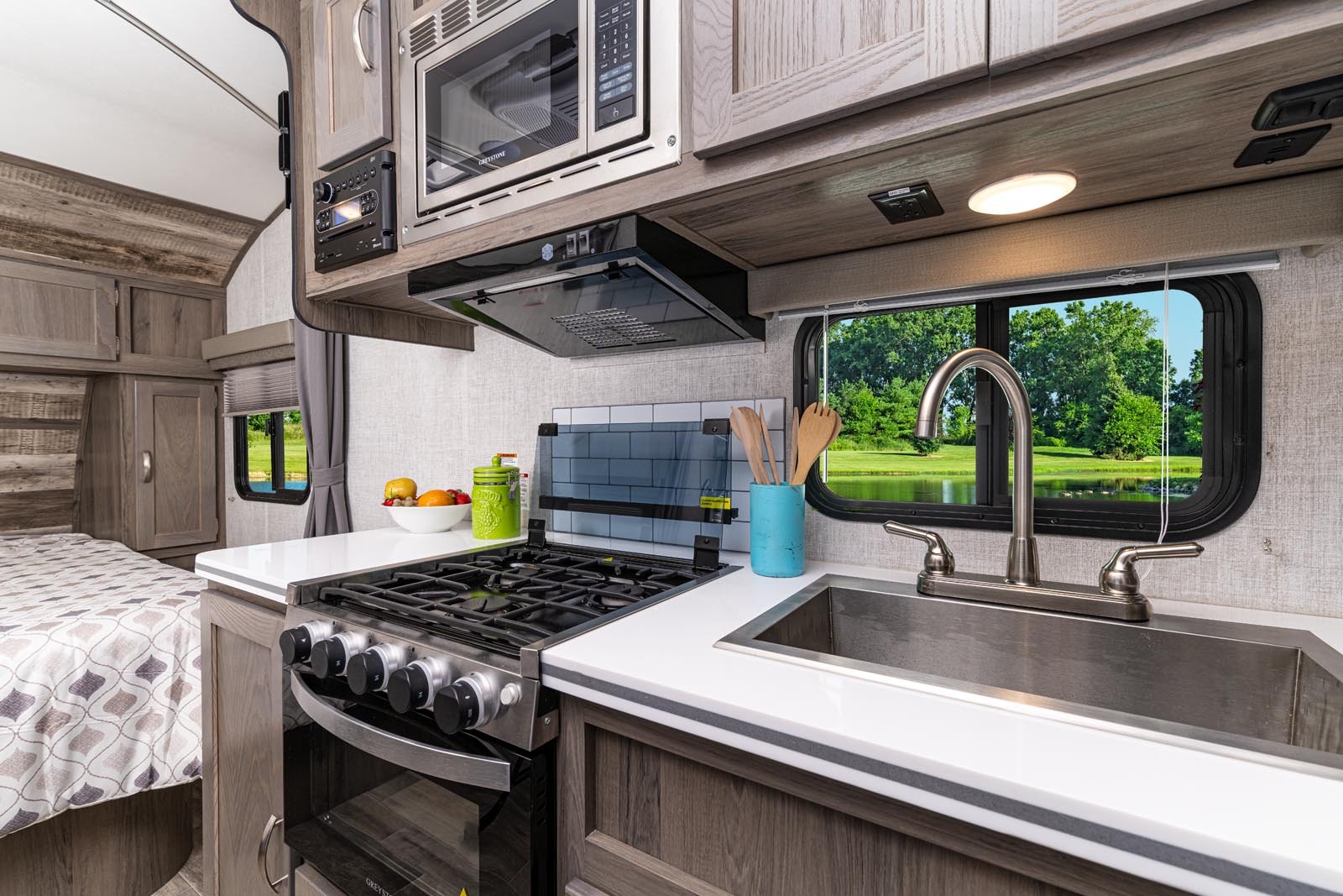 Gulf Stream Vista Cruiser 19CSK Image