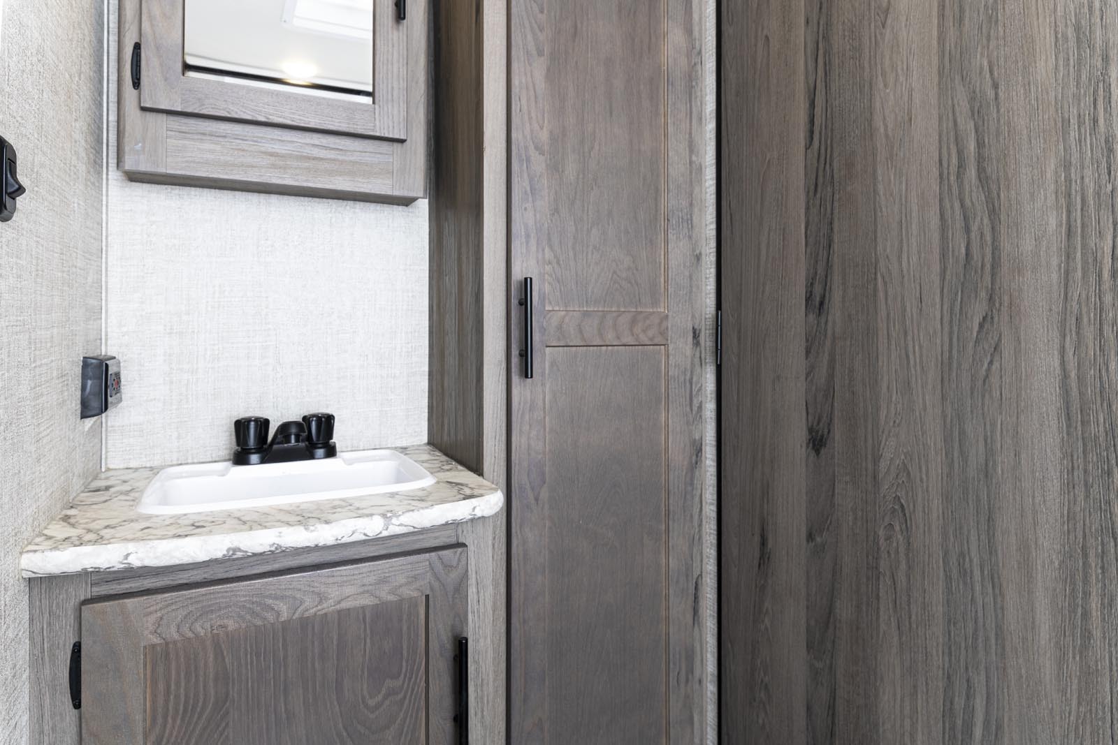 33DBDB Conquest Travel Trailers Gulf Stream Coach Inc.