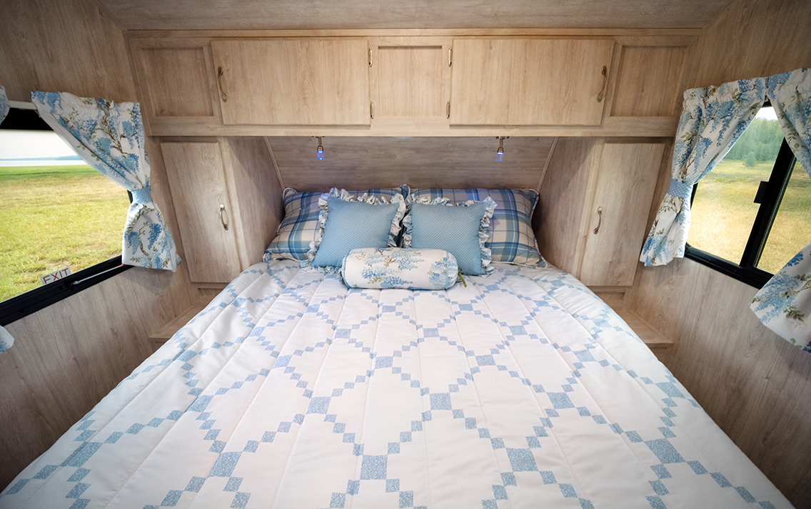 Gulf Stream Vintage Cruiser Gulf Stream Coach X Laura Ashley  Image