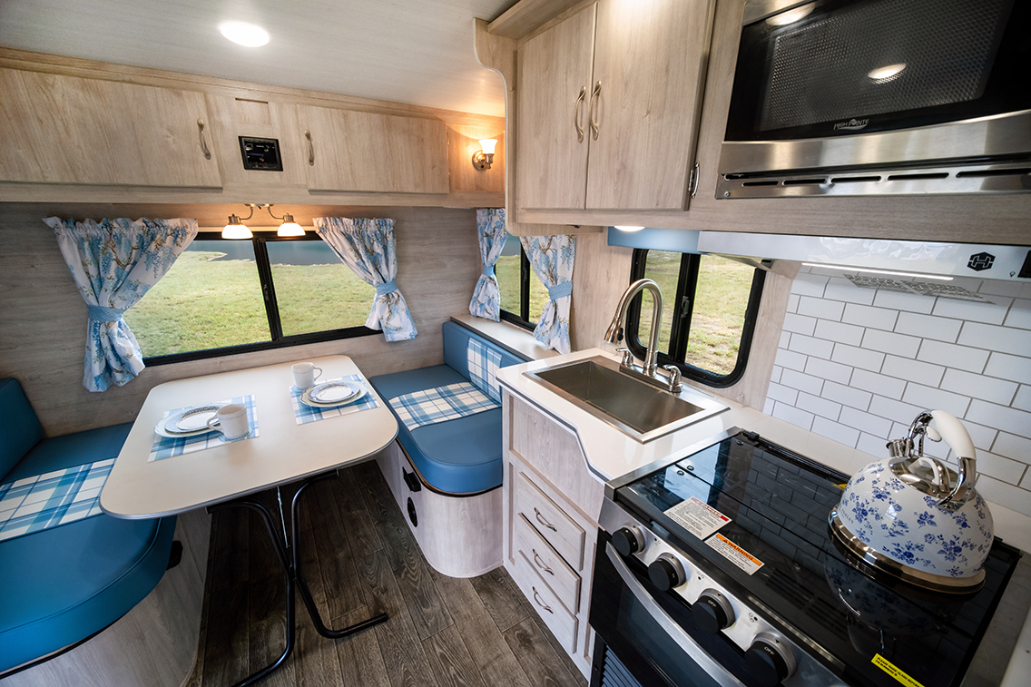 Gulf Stream Vintage Cruiser Gulf Stream Coach X Laura Ashley  Image