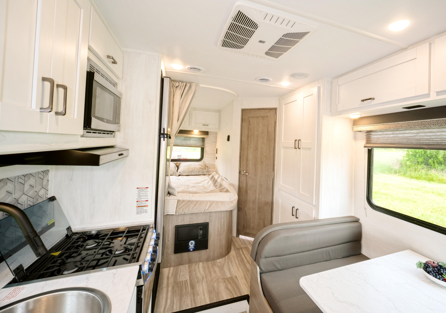 Gulf Stream Conquest Class C 6237LE Image