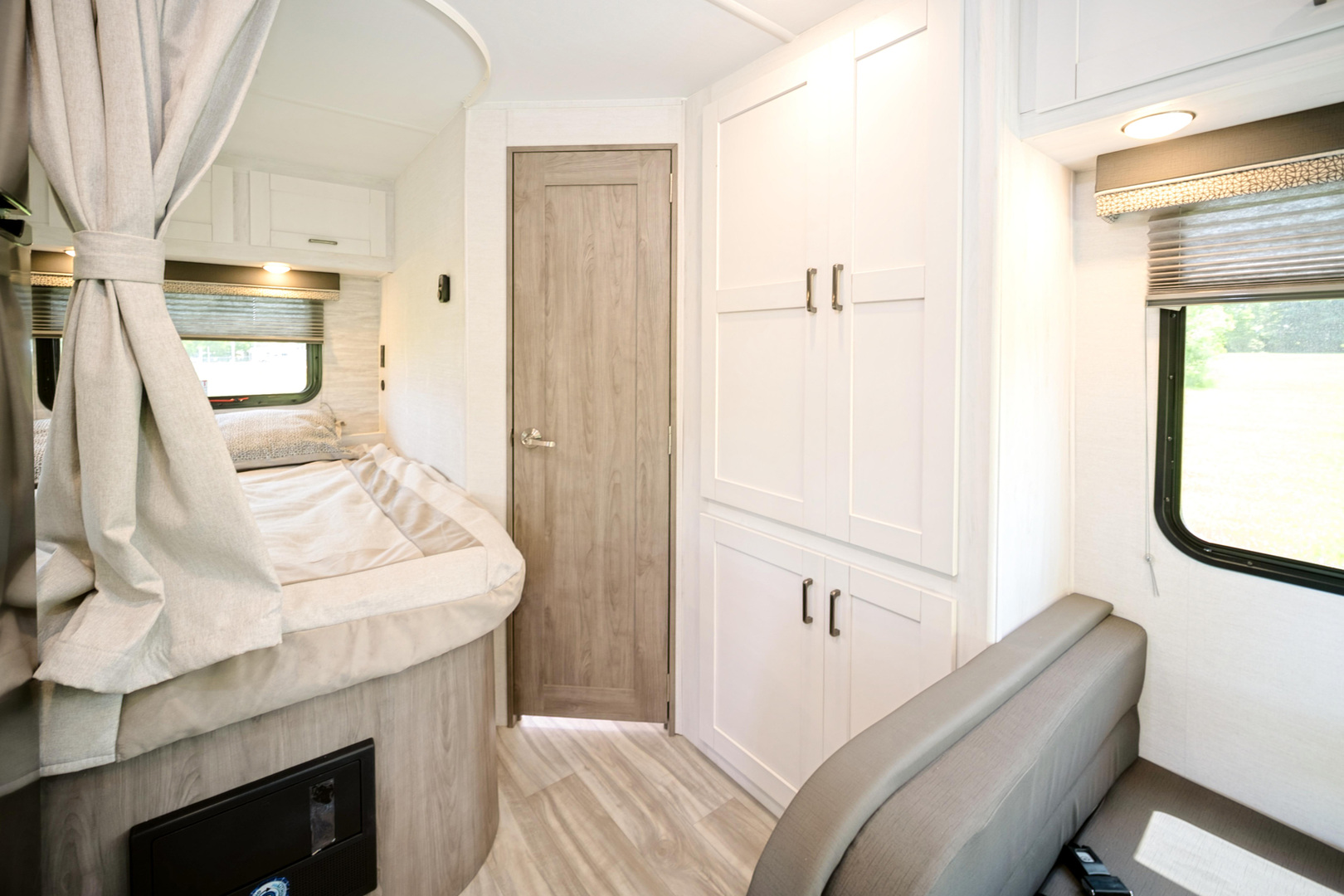 Gulf Stream Conquest Class C 6237LE Image