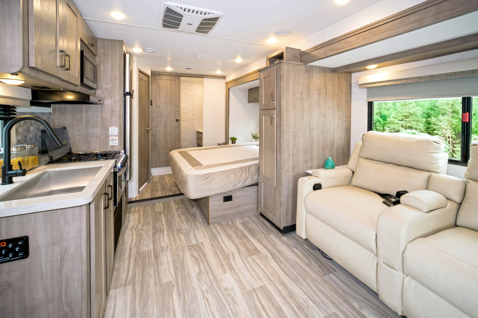 Gulf Stream Conquest Class C 6250 Image