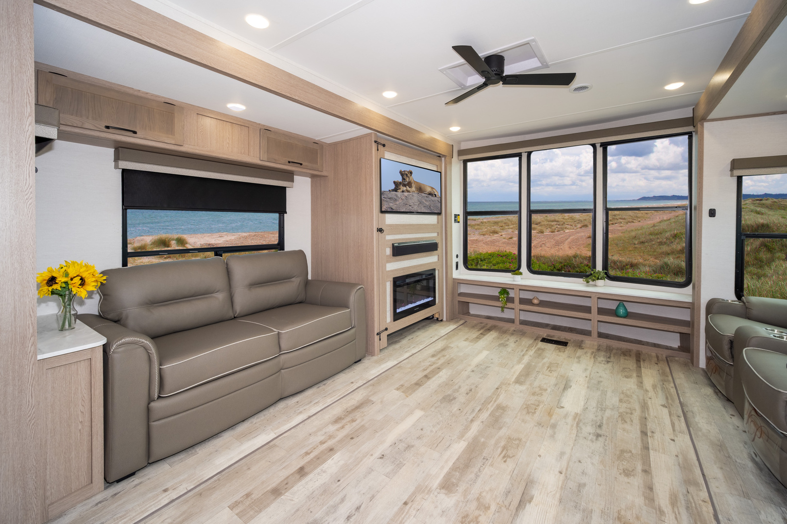 Gulf Stream Innsbruck Lodge Series 406FLR Image