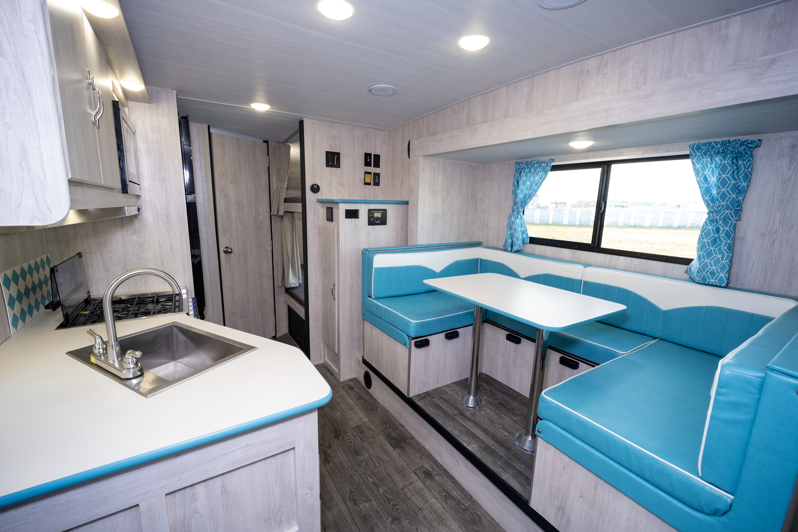 Gulf Stream Vintage Cruiser 23QBS Image