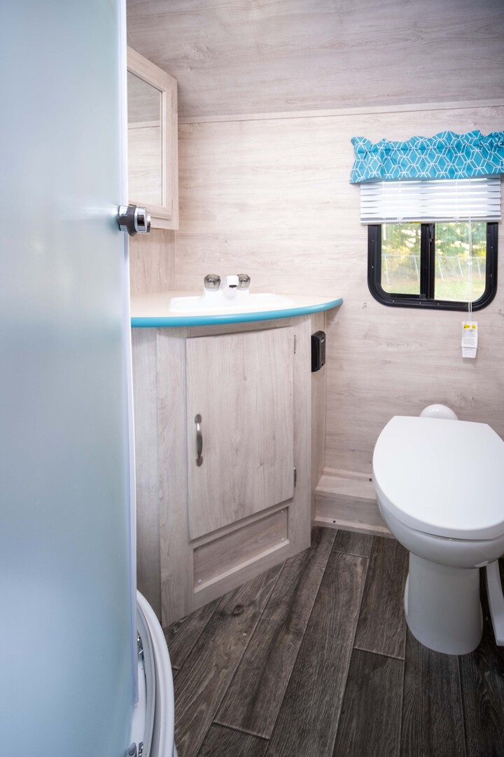 Gulf Stream Vintage Cruiser 23QBS Image